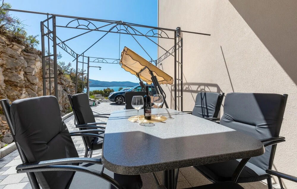 Stunning Apartment in Komarna With Wifi and 3 Bedrooms