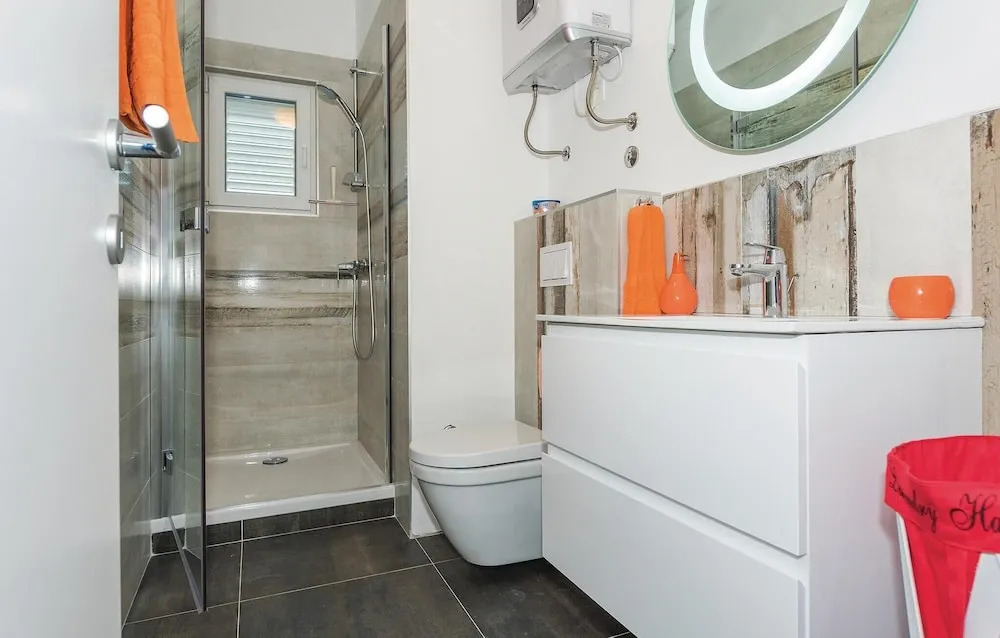 Awesome Home in Brodarica With Wifi and 2 Bedrooms