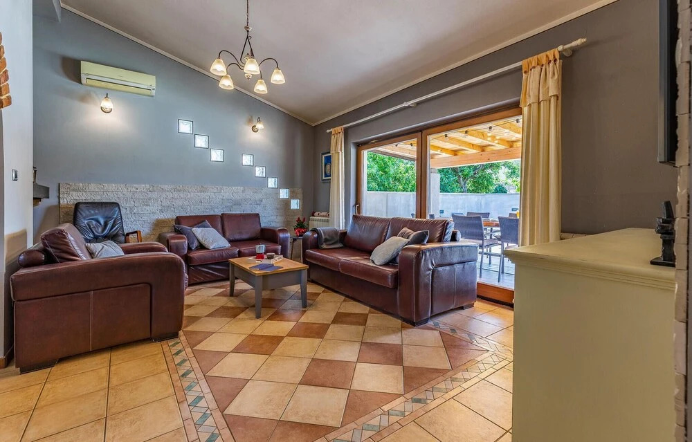 Stunning Home in Medulin With Wifi and 4 Bedrooms