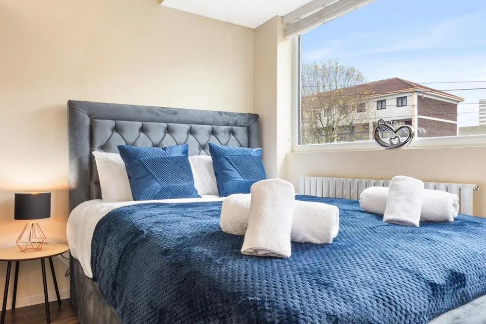 Spacious Sleeps 3 Ensuite Room In Twickenham TW7