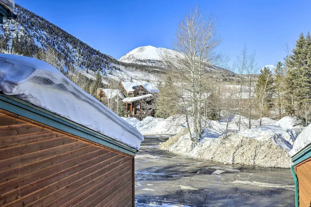 7 Mi to Ski: Waterfront Townhome in Frisco!