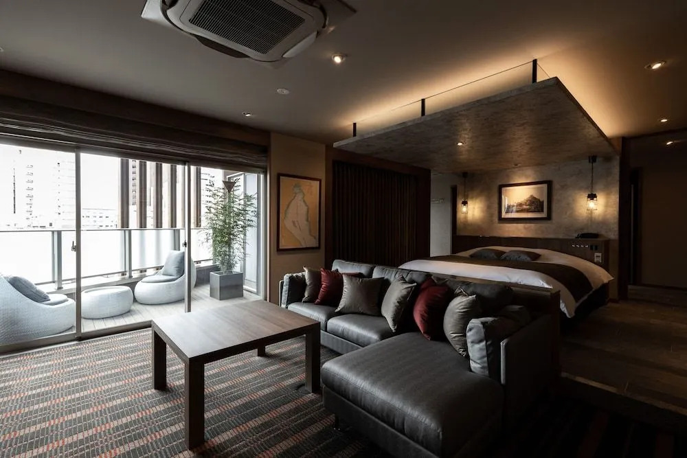 Y-HOTEL