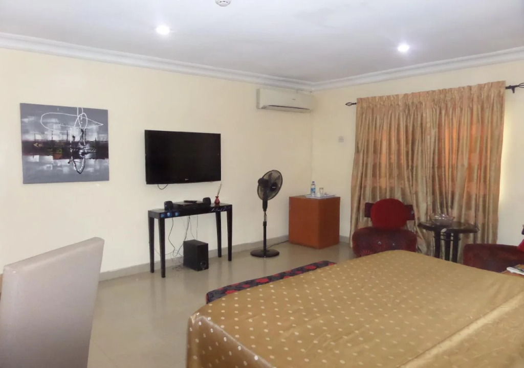 Adna Hotel