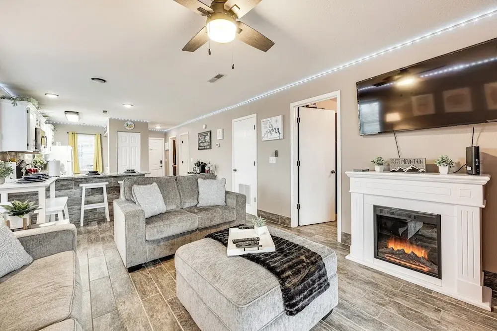 1 Mi to Silver Dollar City! Lake-view Family Haven