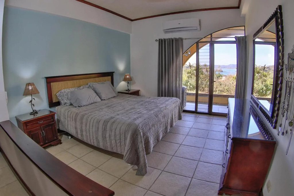 Presidential Suites 4 - Recently renovated 2 bedroom condominium in the heart of Flamingo
