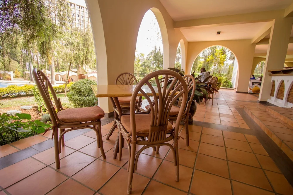Sirikwa Hotel