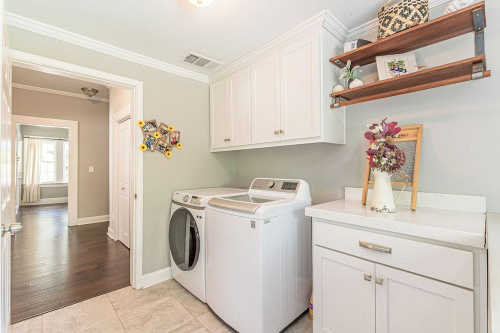 Luxury 5BR Retreat with Private Pool