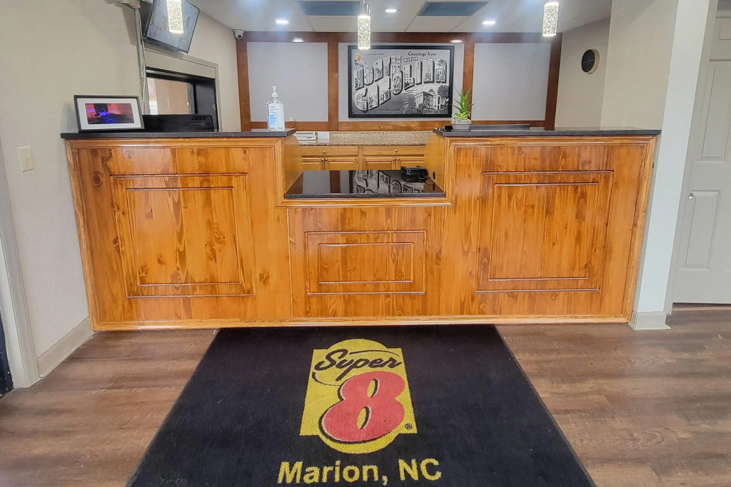 Super 8 Marion