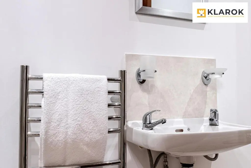 LONG STAYS 25pct OFF - Spacious 3 Bed with Parking & Keyless Access By Klarok Short Lets & Serviced Accommodation