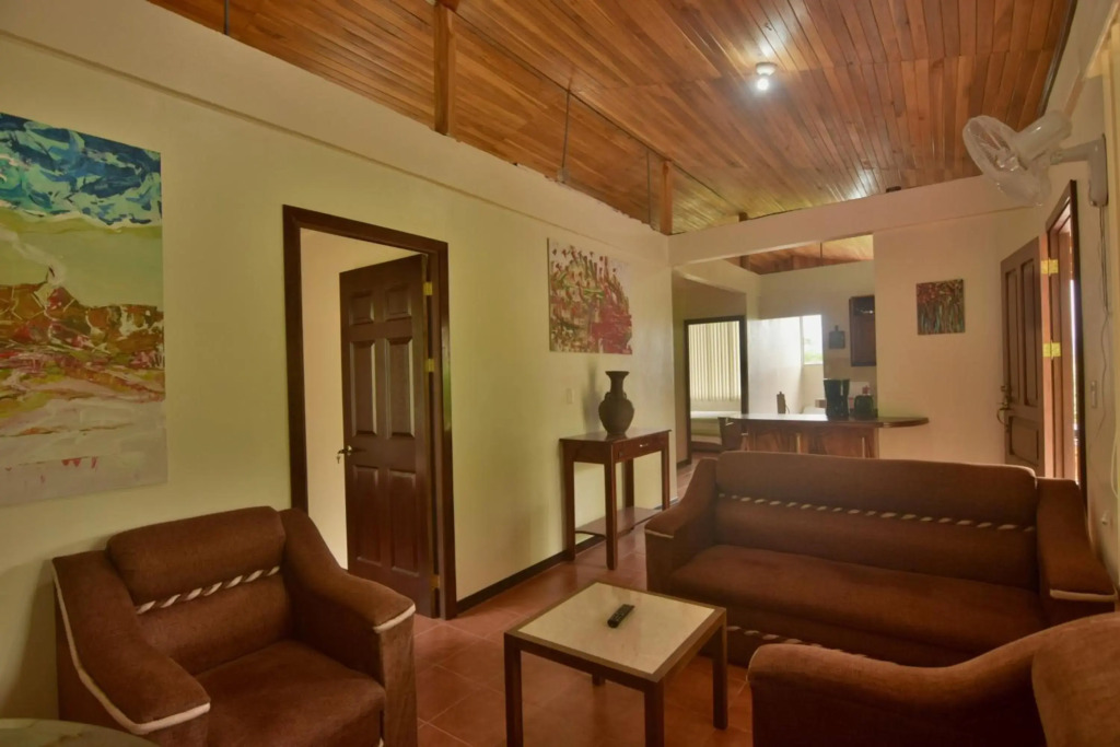 Casa Amarilla, Volcano View, Walking Distance Town