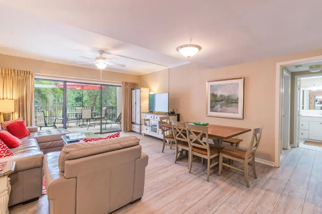 Village House 102, Sleeps 6, 2 Bedrooms, Pool