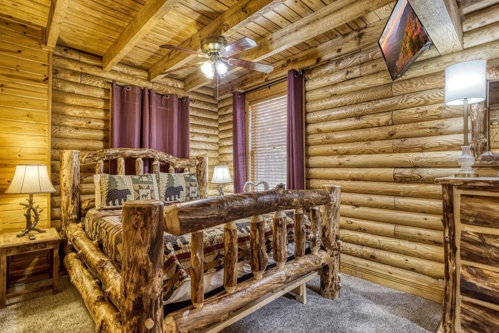 Er20 - Eagles Roost Great Location! - Close To Town! 4 Bedroom Cabin by RedAwning