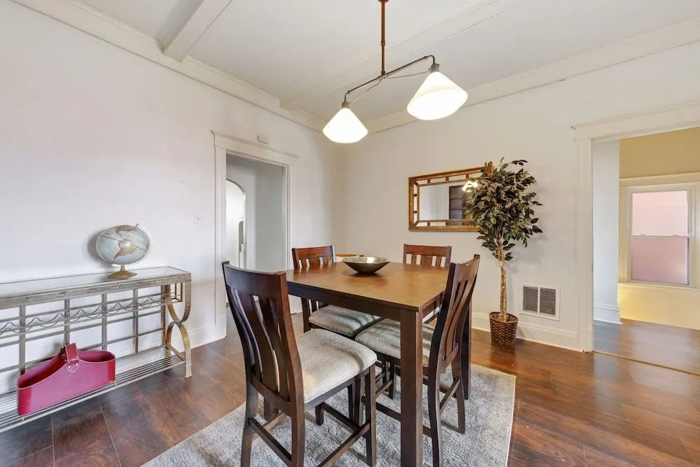 The Dobbs Manor 3 Bedroom Duplex by Redawning