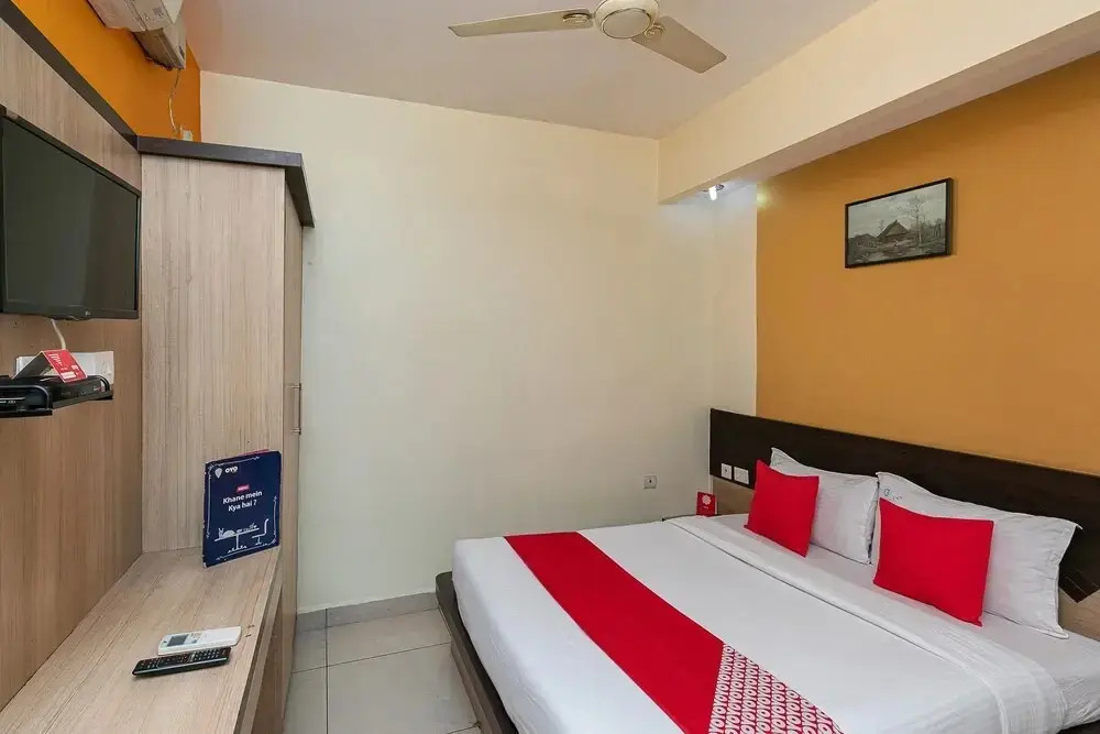 Golden Inn by OYO Rooms