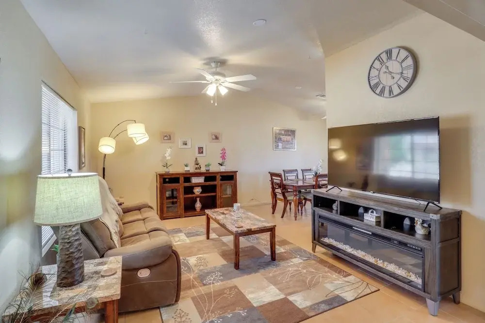 Pet-friendly Bullhead City Home ~ 2 Mi to River!
