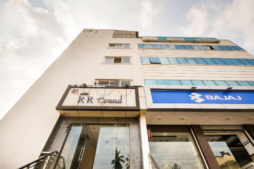 Capital O 69366 Hotel Rr Grand