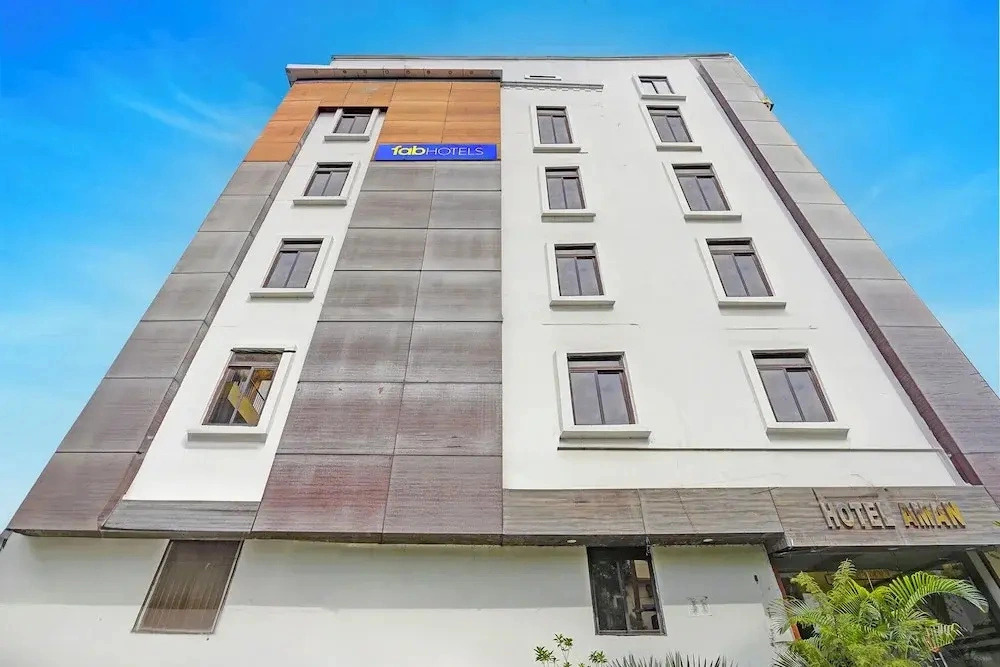 Fabhotel Aman