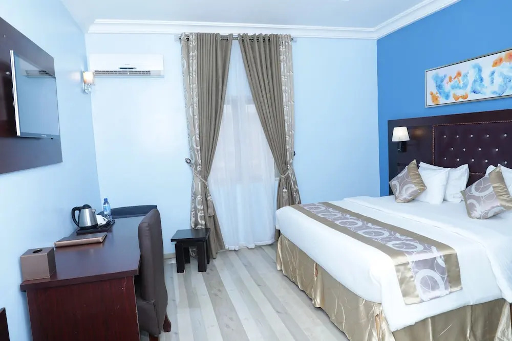 Glo-ran Hotel and Event Place