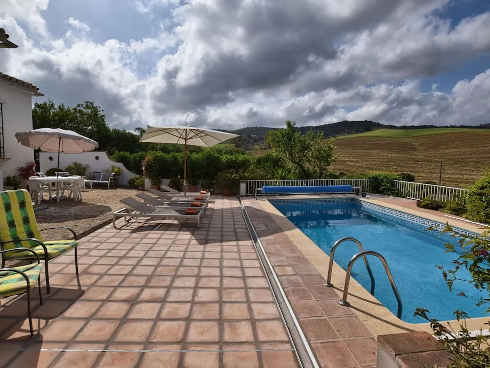 Lovely Holiday Home With Private Swimming Pool in Almogía