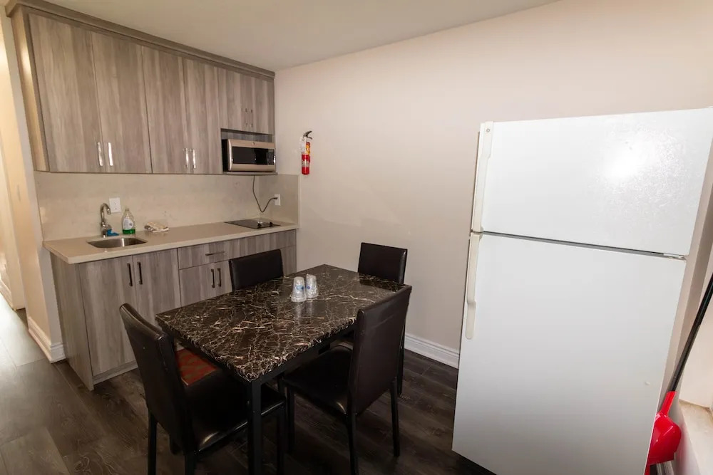 Borden Inn and Suites