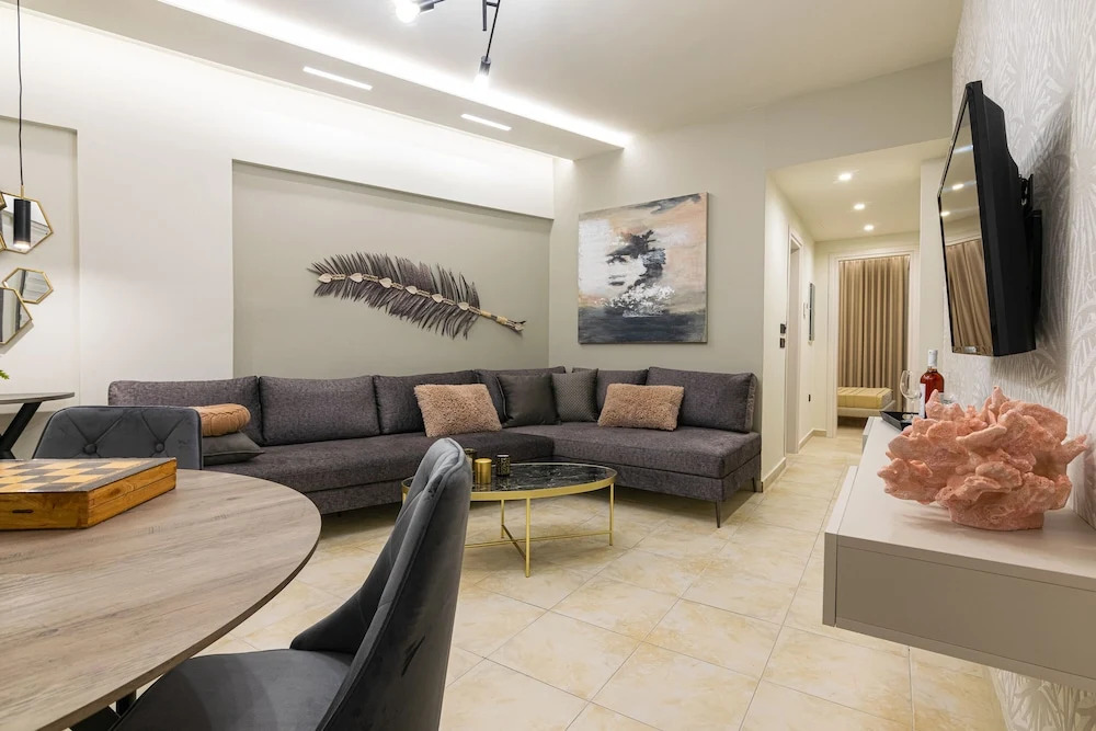 Mouria Studios & Apartments
