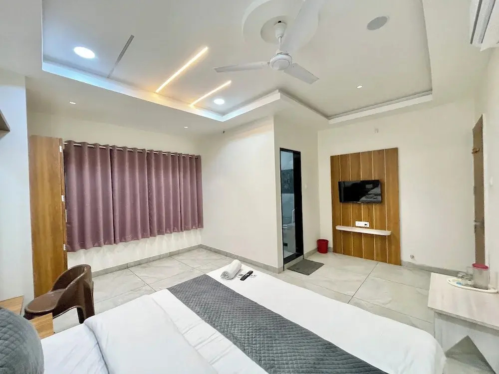 Hotel Shree Nakoda Paradise - Ujjain