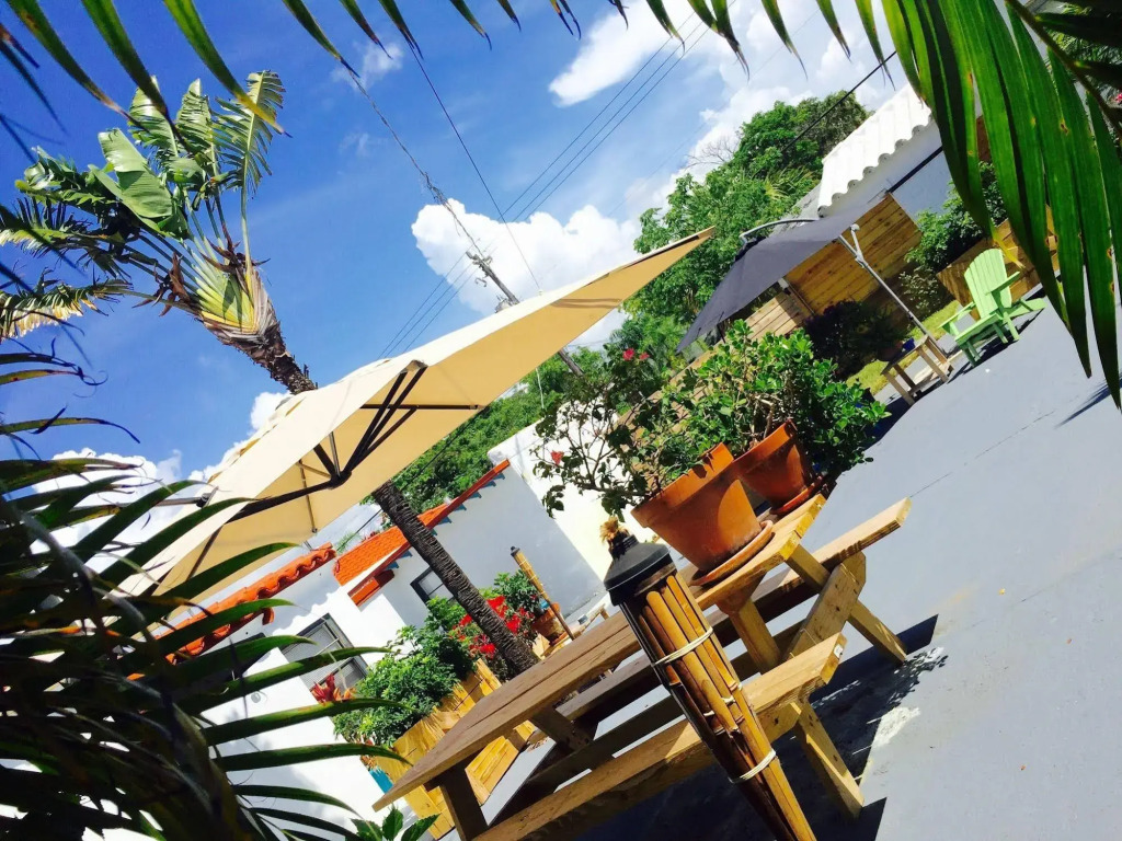 Oasis Hotel