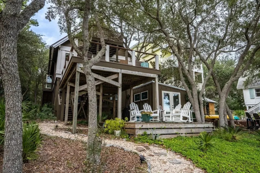 Camp Creek Cottage 4 Bedroom Home by RedAwning