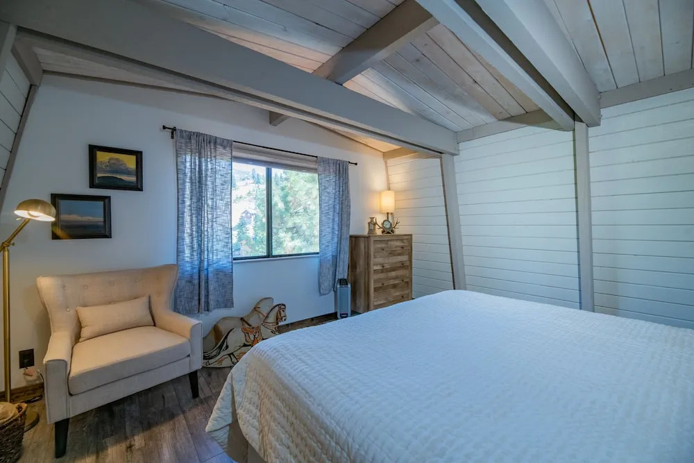 Moon View Cabin