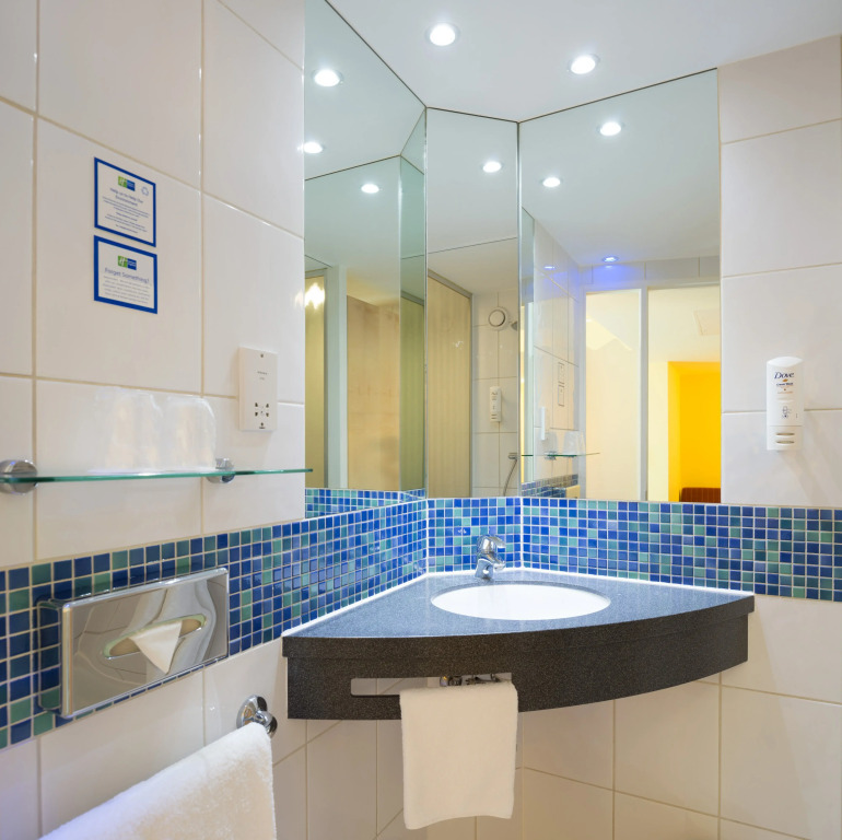 Holiday Inn Express London-Swiss Cottage