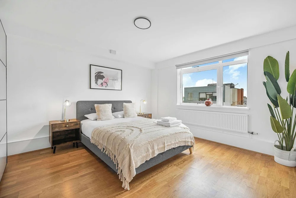 Lumina House - Fitzrovia - by Frankie