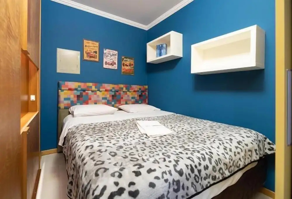 GRAMADO SOLAR REAL - 2 APTS de 2 quartos no mesmo prédio, cada um comporta até 7 pessoas - IDEAL PARA GRUPOS - central - IDEAL PARA ANDAR A PÉ, nesta plataforma desde janeiro de 2016, oferecemos CREDIBILIDADE - seu PET é bem-vindo - GARAGEM COBERTA
