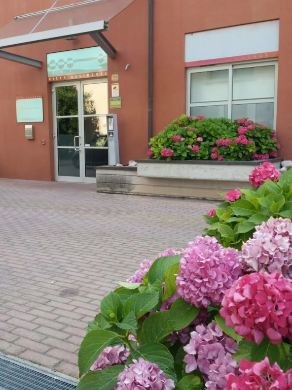 Vista Hotel & Residence