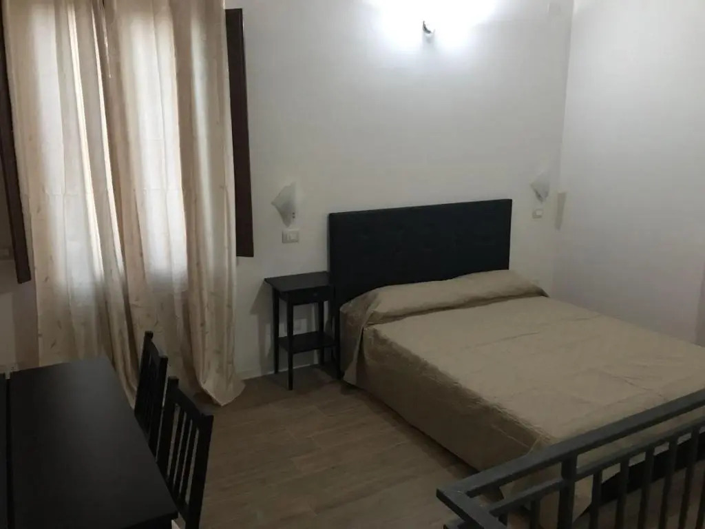 Decadracma rooms
