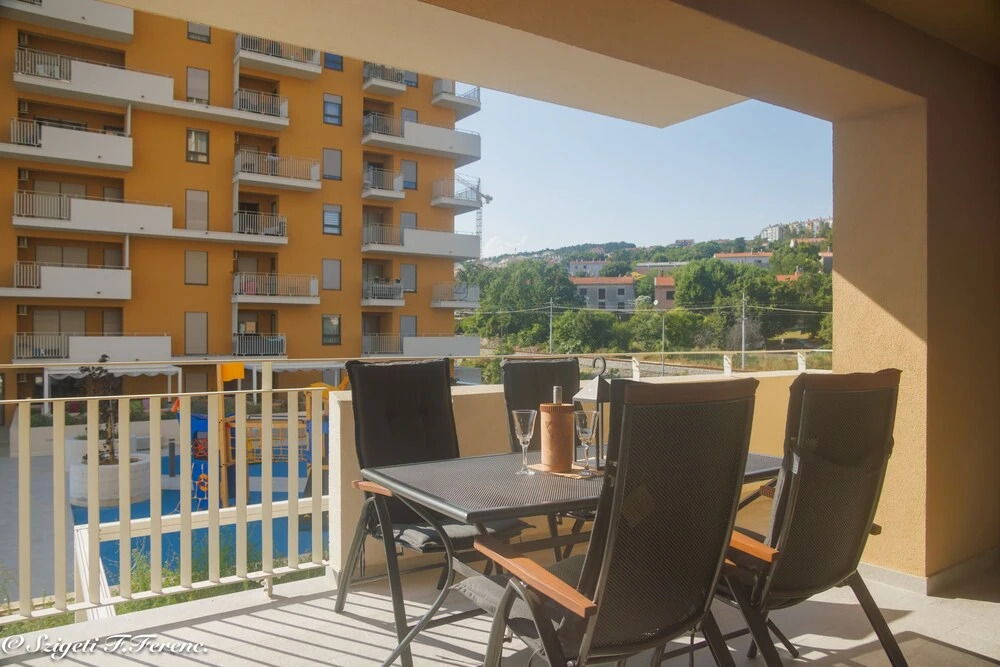 Apartment Sleeps 4 With Sea View