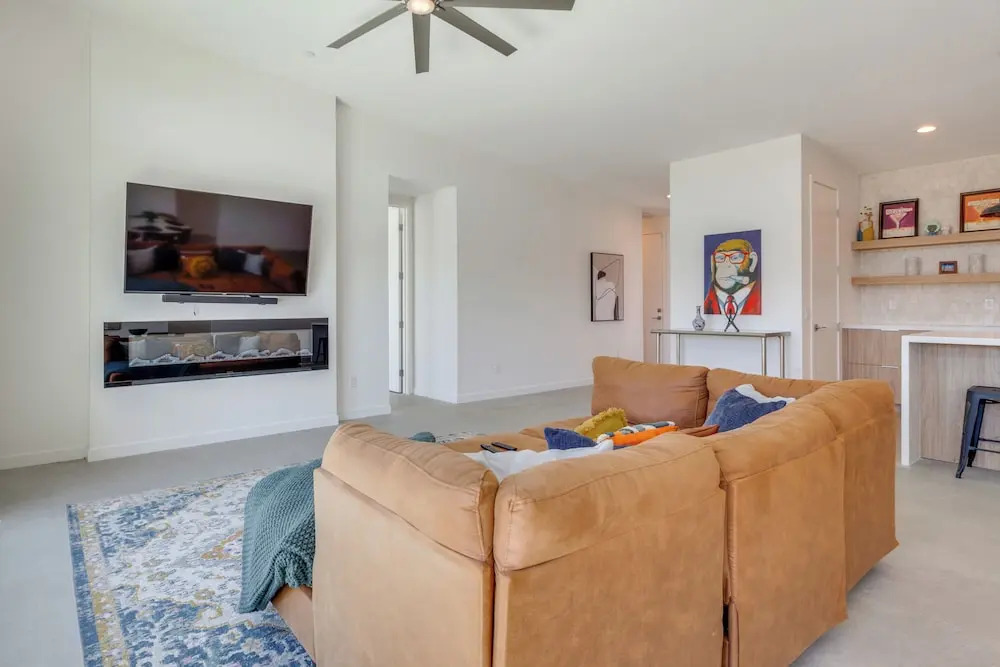 Hot Tub & Views! Contemporary Yucca Valley Retreat