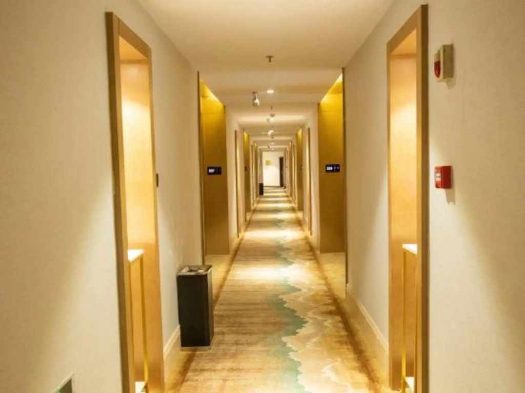 San Tos Hotel