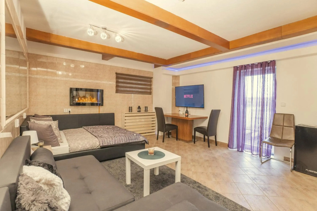 Wellness studio! Finnish sauna, Whirlpool, Gym & more!