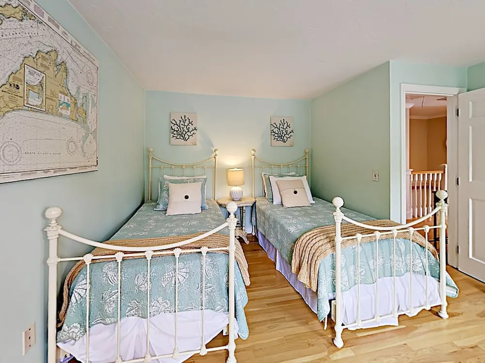 Designer Beach ; Steps To Ocean 3 Bedroom Home