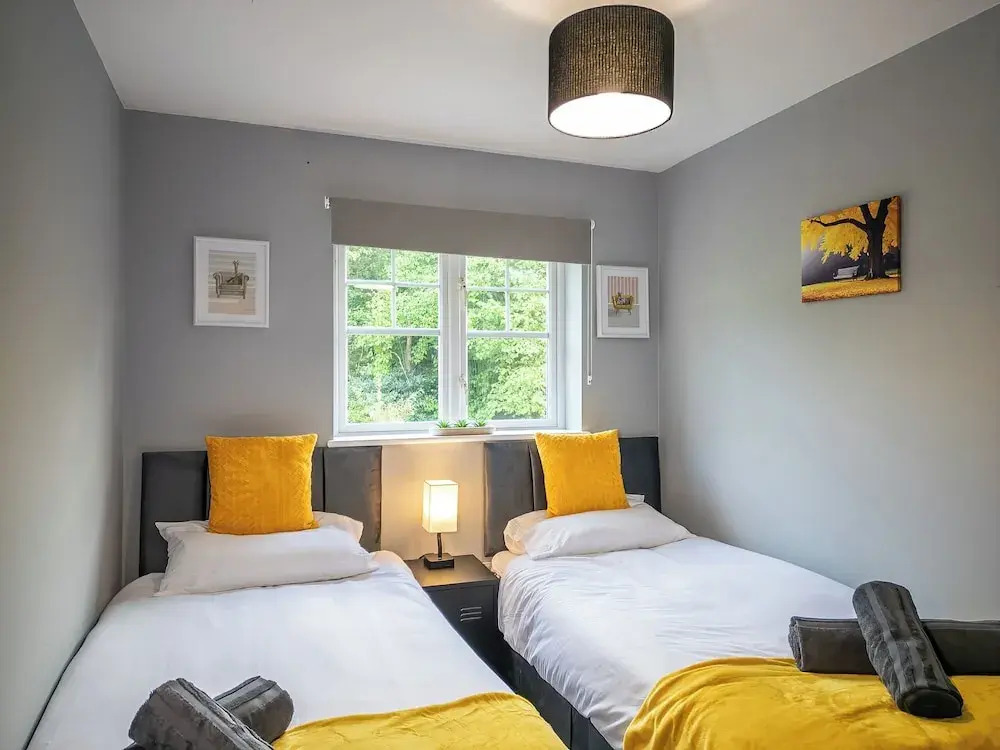 House Sleeps6-garden-petsok-parking-long Stay Disc