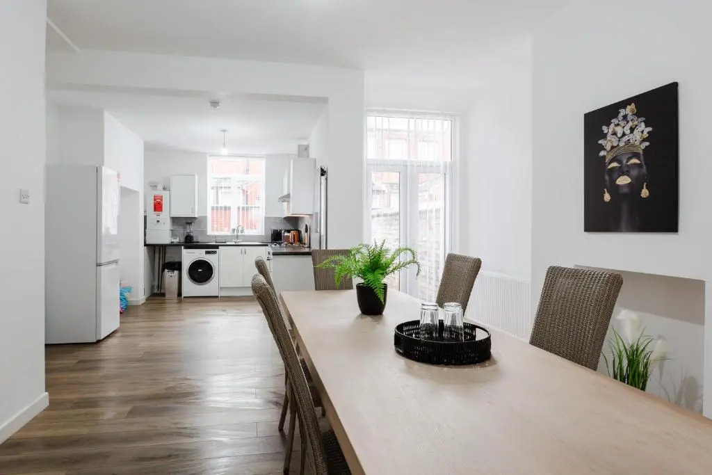 Clayton House - Spacious home near Etihad Stadium