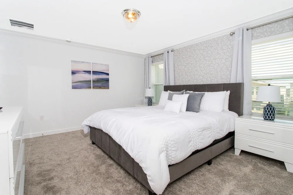 1056 LS - Luxury 4BR3BA - Champions Gate Bliss