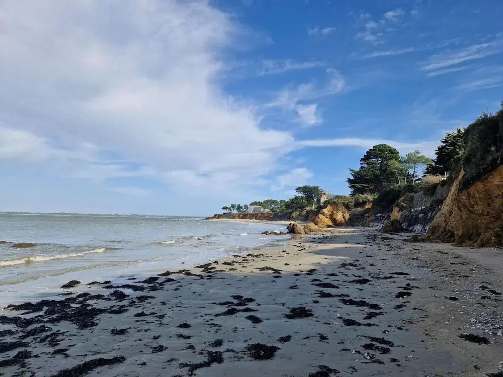 Lovely Apartment in a Prime Location With Direct Access to the Beach, Mesquer