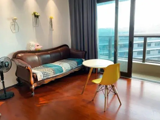 Hongshan 6979 Girls' Youth Apartment