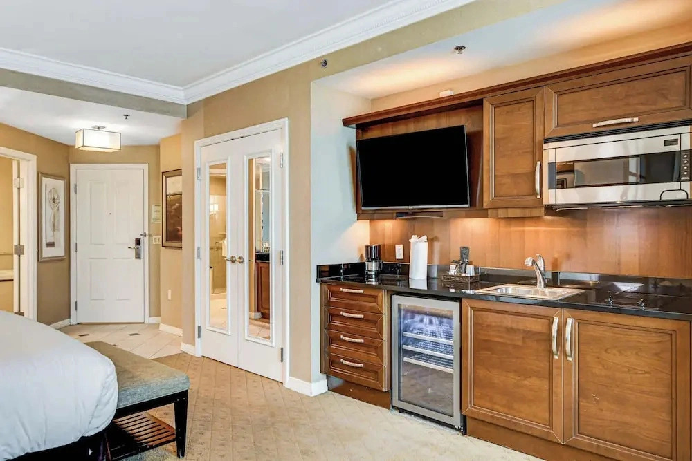 Stunning Strip View Penthouse, Balcony 37617