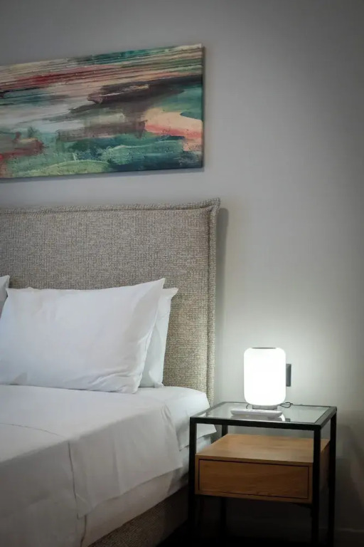 Stylish 2BR flat near hospital & metro