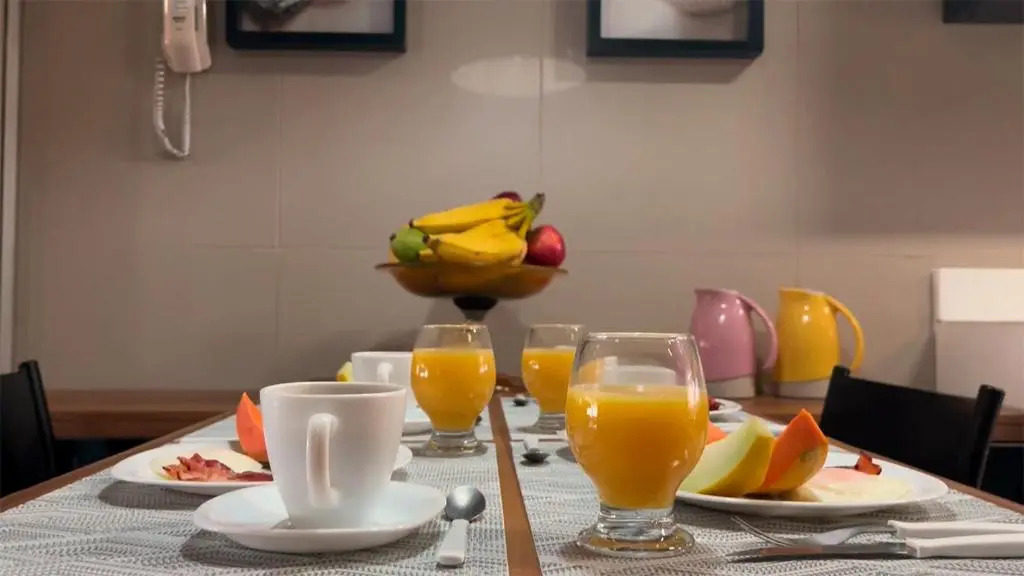 Luxuosa cobertura de 380m² a 850m da Av Beira Mar