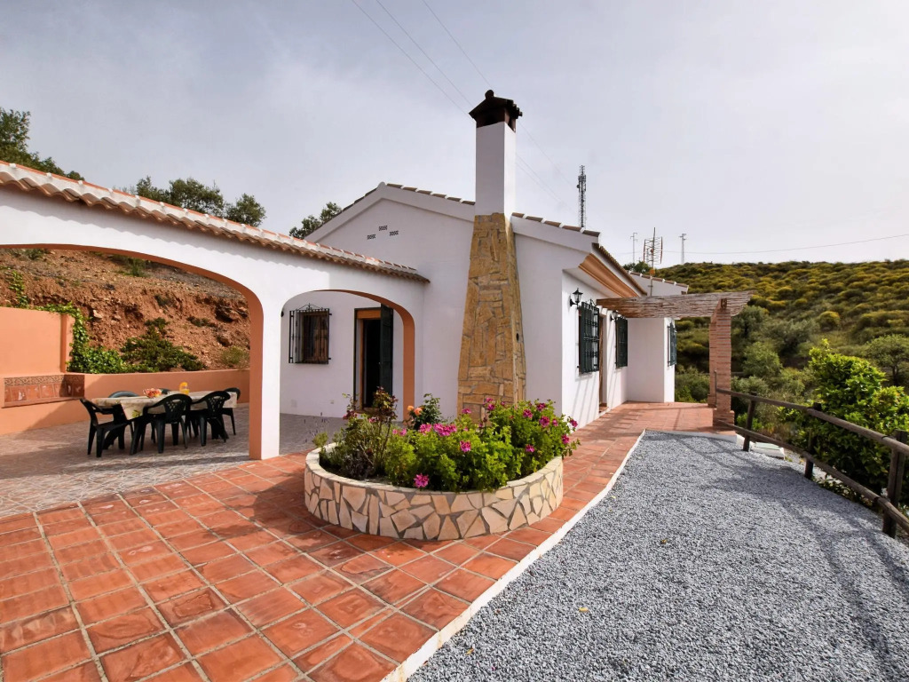 Stunning Cottage with Pool, Terrace, Garden, Sun-loungers