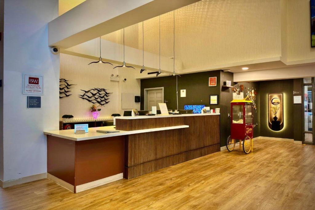 Отель Quality Inn & Suites Thunder Bay Downtown
