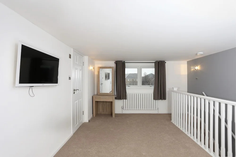 3 Bedroom House near Colliers Wood Sleeps 6